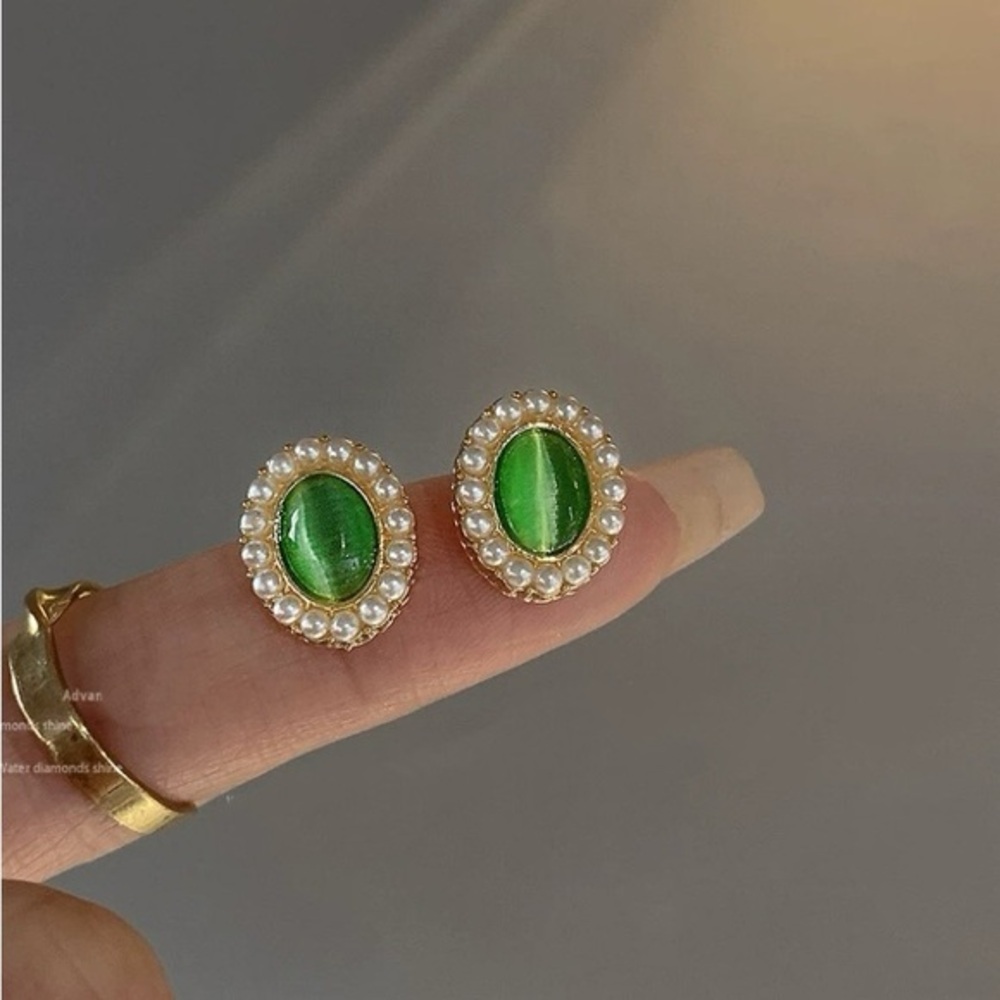 Vintage-Style Elegant green Cat Eye Stone Earrings for Women – Pearl‎ Design new